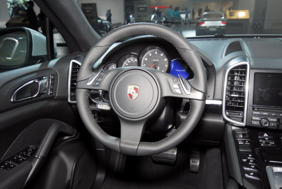  Porsche Cayenne 2011 года  (фото 96 из 107)